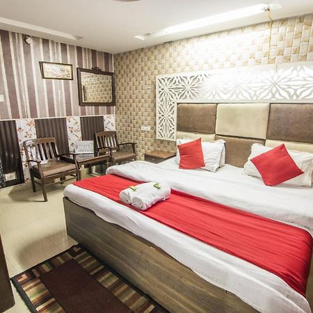 Holiday Plaza Hotel Далхаузи Екстериор снимка