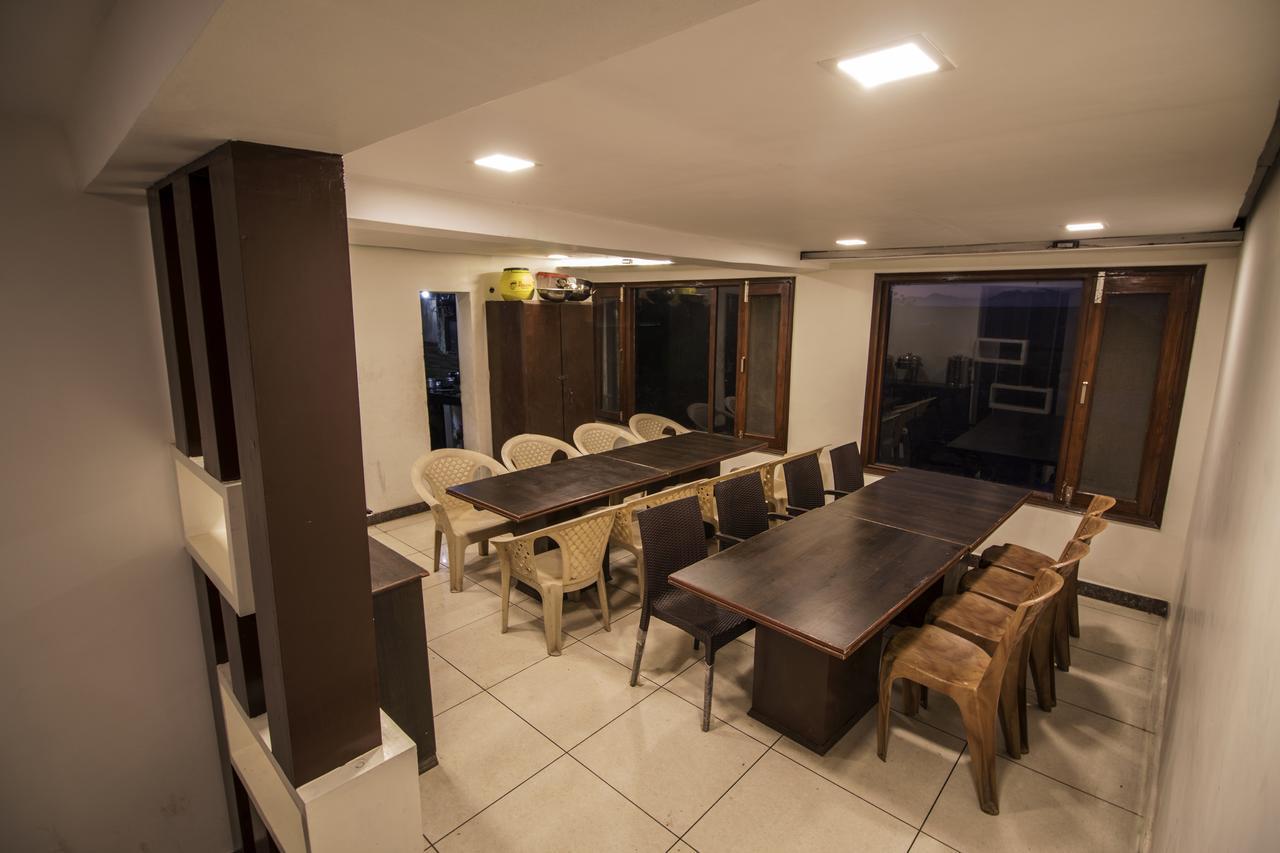 Holiday Plaza Hotel Далхаузи Екстериор снимка