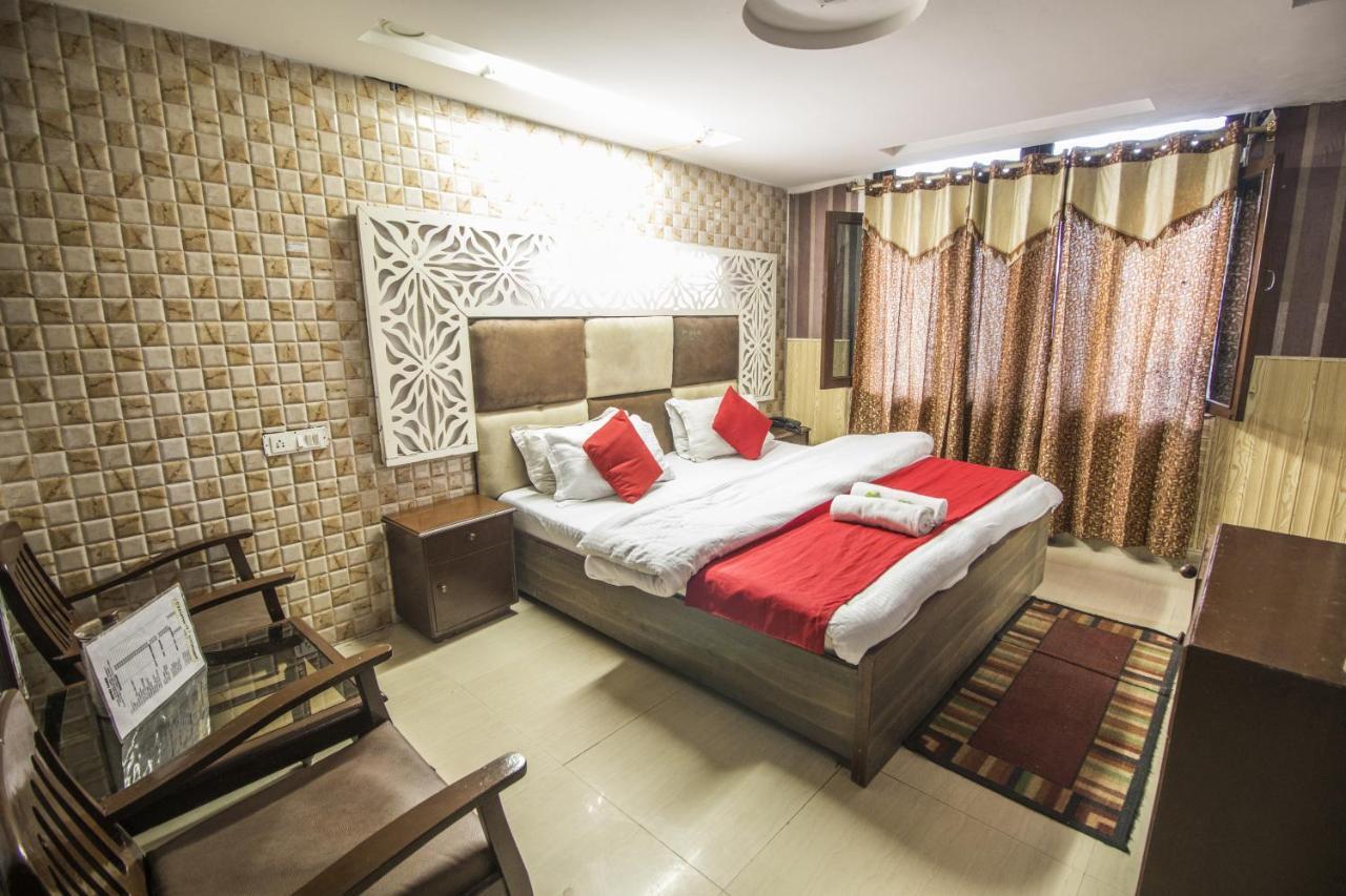 Holiday Plaza Hotel Далхаузи Екстериор снимка