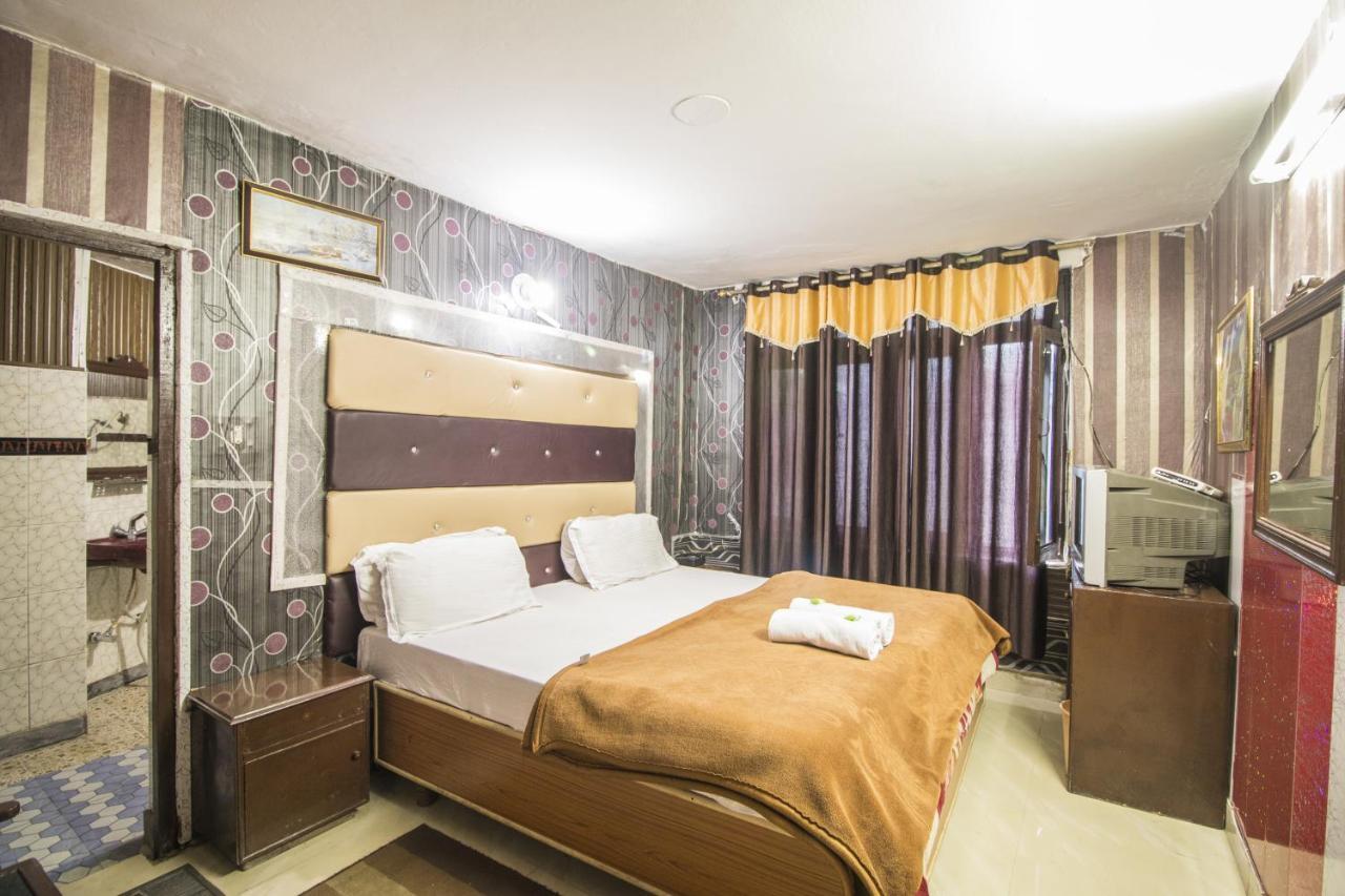 Holiday Plaza Hotel Далхаузи Екстериор снимка