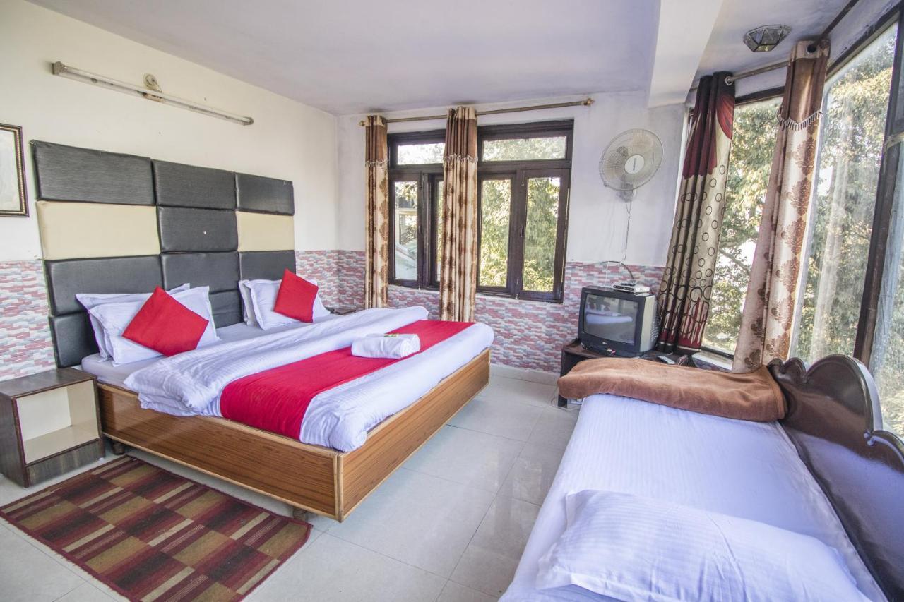 Holiday Plaza Hotel Далхаузи Екстериор снимка